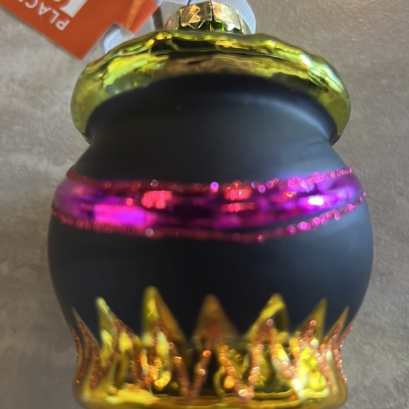 Hocus Pocus Sparkly Cauldron Ornament NWT - Picture 5 of 12